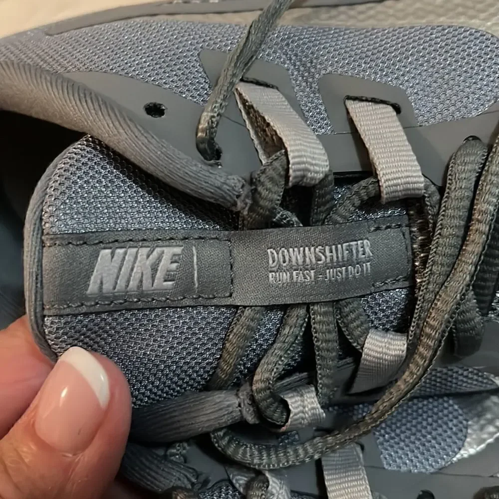 Nike    - Picture 2 of 6